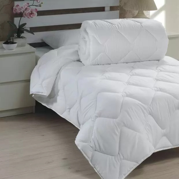 Pilota matlasata  microfibra, umplutura silicon antialergic iarna 200 x 215 cm, alba