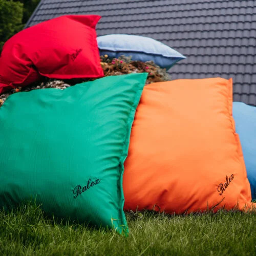 PERNĂ DE GRĂDINĂ UMPLUTĂ CU PERLE DIN PUF SILICONIC ȘI POLISTIREN